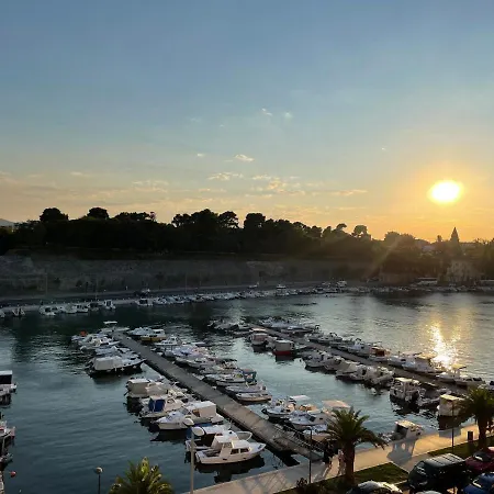 Apartment Dashing Oasis